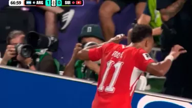Dan Ndoye se la colocó al 'Dibu' Martínez y convirtió el empate 1-1 de Suiza sobre Argentina / Foto y Video: DSports