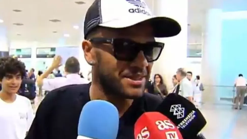 Dani Alves quiere seguir en Barcelona pero todo depende de Luis Enrique