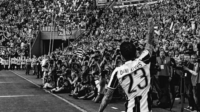 Alves lleg&amp;oacute; a Juventus en junio del 2016.