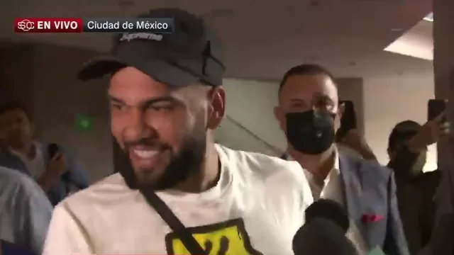 Dani Alves y sus primeras palabras al llegar a México para firmar por Pumas