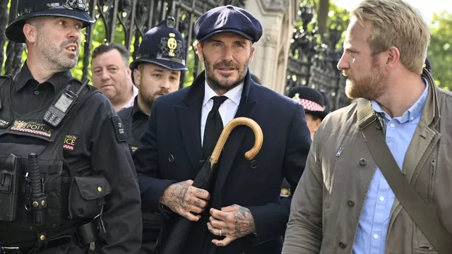 David Beckham hace 12 horas de cola para despedirse de la reina Isabel II