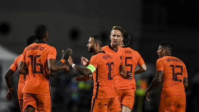 Depay marcó un golazo de tiro libre y salvó a Holanda de la derrota ante Escocia en amistoso