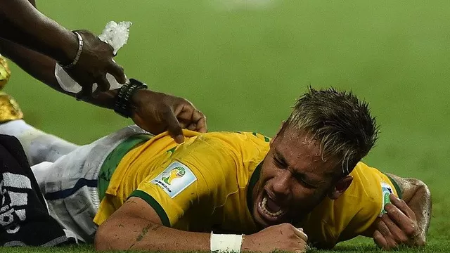 Los desgarradores gestos de dolor de Neymar tras falta que lo dejó sin Mundial-foto-2