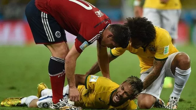 Los desgarradores gestos de dolor de Neymar tras falta que lo dejó sin Mundial-foto-4