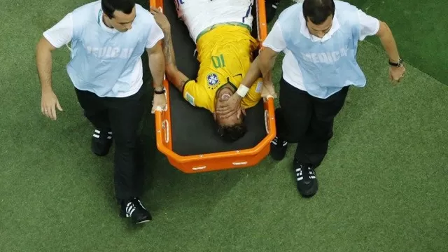 Los desgarradores gestos de dolor de Neymar tras falta que lo dejó sin Mundial-foto-6