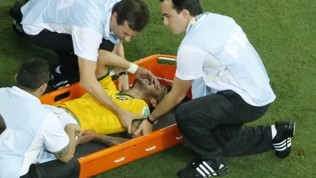 Los desgarradores gestos de dolor de Neymar tras falta que lo dejó sin Mundial-foto-9
