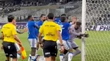 23 expulsados dejó el encuentro entre Cruzeiro y Atlético Mineiro en la final del Campeonato Mineiro. | AD