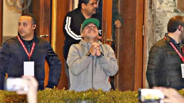 Diego Armando Maradona y un eufórico recibimiento en Nápoles