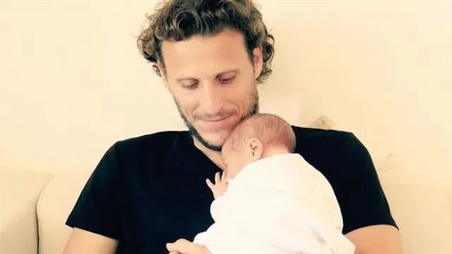Diego Forlán recibió agradecimiento de Skype tras nacimiento de su hijo-foto-1