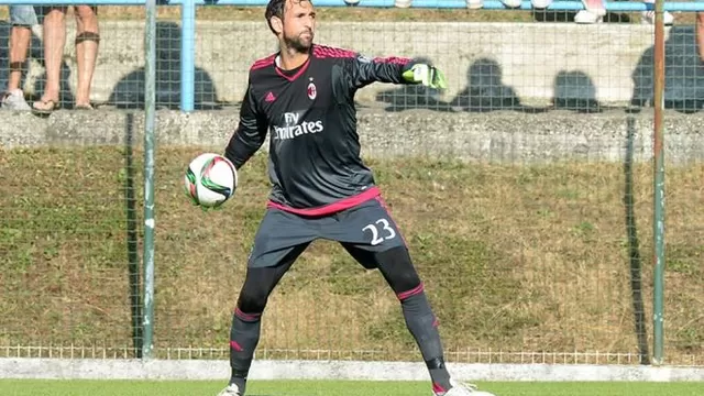 Diego López y un nuevo blooper en amistoso de pretemporada del Milan