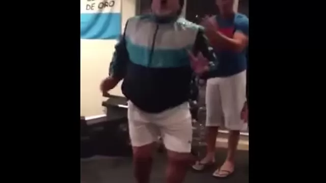 Diego Maradona demuestra que la magia está intacta hasta para bailar 