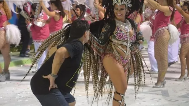 Maradona demostró su chispa para el baile.