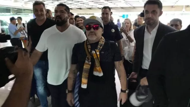 Maradona llegó a Argentina para someterse a una operación. | Foto: Dorados