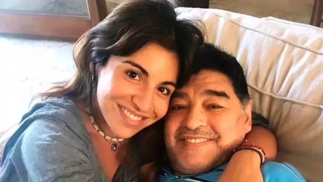 Diego Maradona: Hija del &#39;Pelusa&#39; se opone a que se subasten las pertenencias de su padre