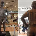 Diego Maradona: Inauguran estatua del &#39;Pelusa&#39; en el principal aeropuerto de Argentina