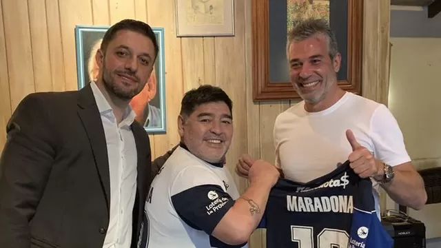 Maradona es oficialmente nuevo técnico de Gimnasia y Esgrima de La Plata. | Foto: Twitter Matías Morla