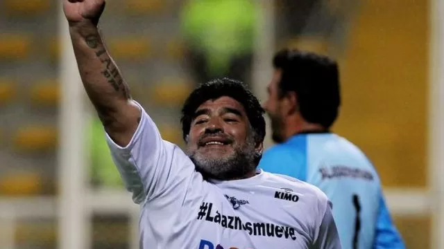 Diego Maradona pidió perdón a niño que agredió en &#39;partido por la paz&#39;