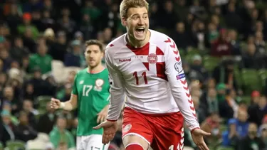 Nicklas Bendtner juega actualmente en el Copenhague. | Foto: AFP