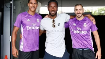 Drogba visitó al Real Madrid: "Cristiano Ronaldo merece el Balón de Oro"