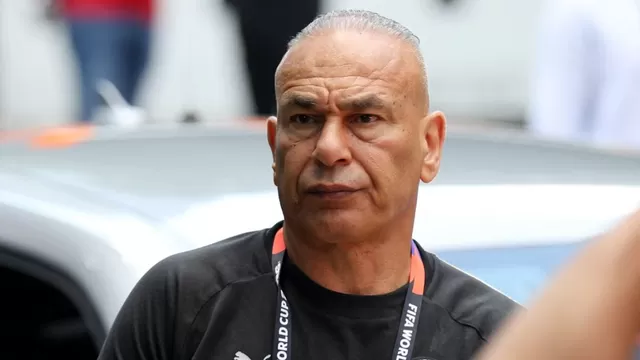 El técnico de Egipto reclamó al árbitro durante el partido con Argentina. Foto: Reuters