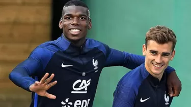 Pogba y Griezmann durante un entrenamiento de la selección gala. Foto: AFP