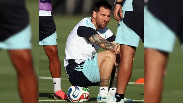 Lionel Messi entrena diferenciado al resto de sus compañeros para estar en el debut ante Argelia. | Video: América Deportes / Foto: AFA