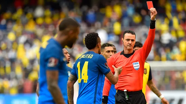 Ecuador vs Brasil: Roldán expulsó al arquero Alisson, pero luego se arrepintió