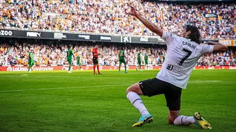 Edinson Cavani anotó un doblete en el empate 2-2 de Valencia ante Elche