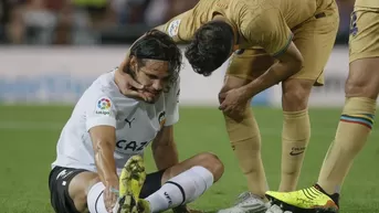 Edinson Cavani se lesionó en el Valencia vs. Barcelona a 22 días del Mundial