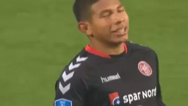 Aalborg de Edison Flores cayó 3-2 ante el Silkeborg por la Superliga danesa