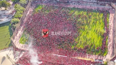 La imagen de los hinchas ingresando al campo. Foto: Al Ahly