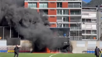 El fuego afectó donde se ubican las cámaras de televisión y las del VAR. | Video: Bein Sports