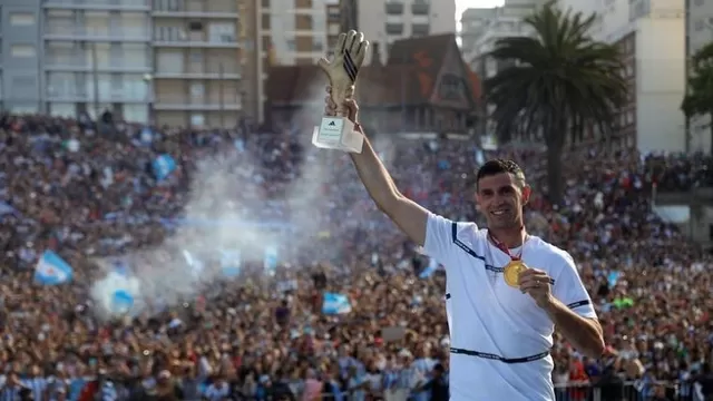 El 'Dibu' Martínez regresó a su ciudad natal como campeón del mundo y mejor arquero de Qatar 2022. | Video: América Deportes.