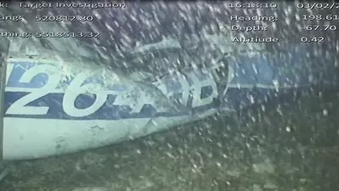 Comienzan labores de rescate del cuerpo encontrado en la avioneta de Emiliano Sala | Foto: AFP.