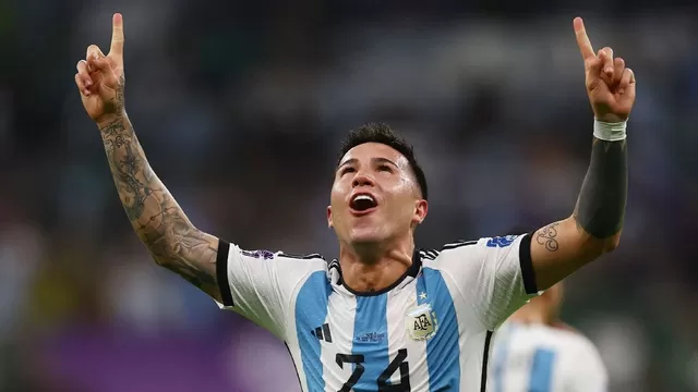 El mediocampista de 22 años se convirtió en el futbolista argentino más caro de la historia. | Foto: AFP