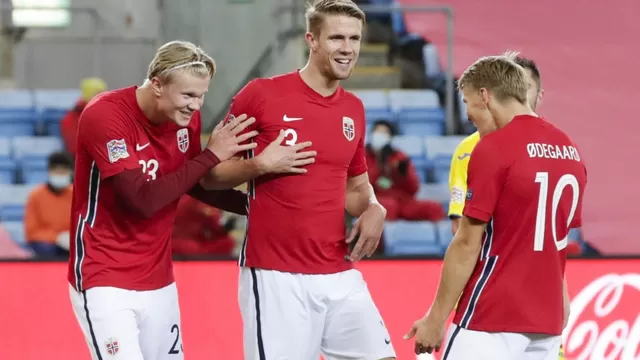 Erling Haaland marcó su primer triplete con la selección noruega