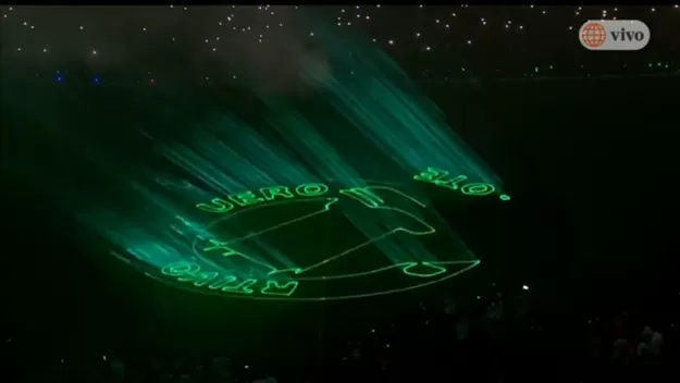 Escudos de Pesquero y Alianza Lima aparecieron en show de luces en despedida de Pizarro