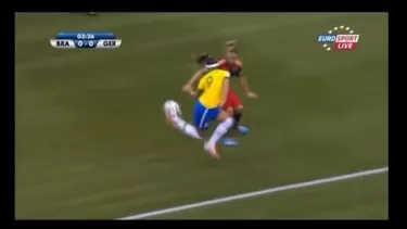 Espectacular &#39;lambreta&#39; de la brasileña Byanca en el Mundial Sub 20