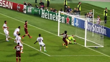 Espectacular parada de Neuer tras remate a quemarropa de Gervinho