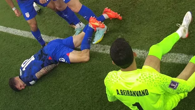 Estados Unidos vs. Irán: Pulisic fue trasladado a un hospital para ser evaluado del fuerte golpe