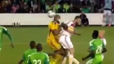 Este autogol del portero de Nigeria escandaliza al mundo del fútbol