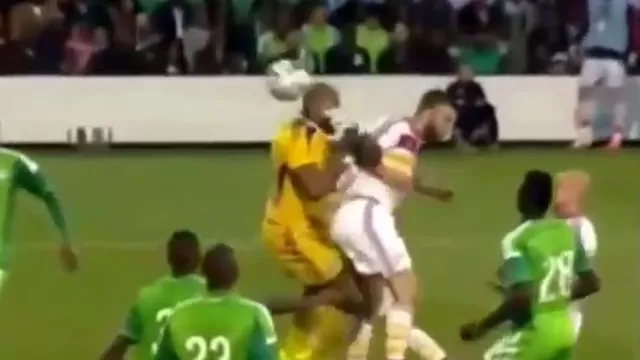 Este autogol del portero de Nigeria escandaliza al mundo del fútbol