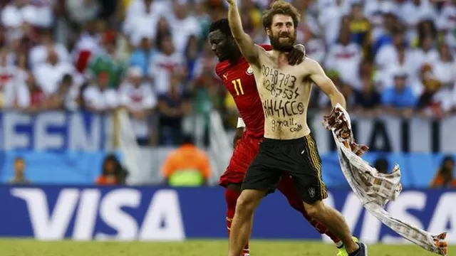 Este hincha que entró al césped del Alemania-Ghana sería un neonazi