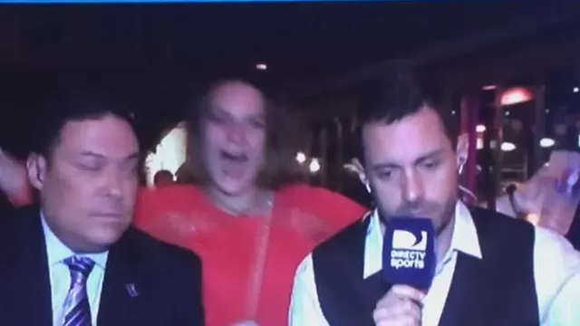 Periodistas de DirecTV fueron sorprendidos en vivo por esta hincha