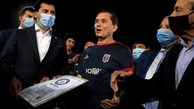 Ezzeldin Bahader fue reconocido como el jugador de fútbol más longevo del mundo con 74 años