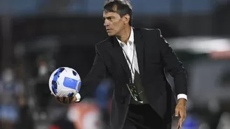 Fabián Bustos llegó a Universitario en reemplazo de Jorge Fossati. | Foto: AFP/Video: América Deportes