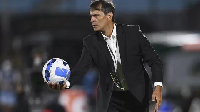 Fabián Bustos llegó a Universitario en reemplazo de Jorge Fossati. | Foto: AFP/Video: América Deportes