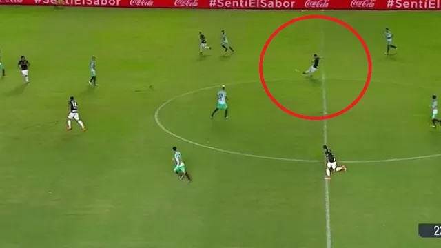 Árbitro anuló un golazo de media cancha en el fútbol argentino