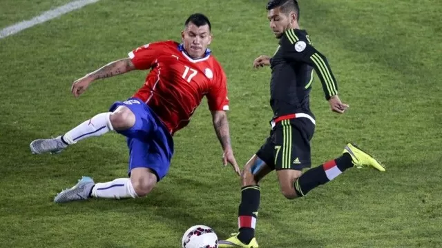 Chile y México jugaron un partidazo en la Copa. (Foto: AFP)