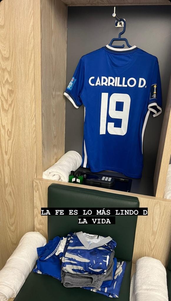 ¡Con fe! André Carrillo comparte foto de su camiseta con la que